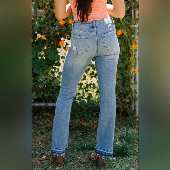 Judy Blue Mid Rise Med Wash Released Shadow Hem Bootcut Jeans Regular Plus NEW - Picture 12 of 16